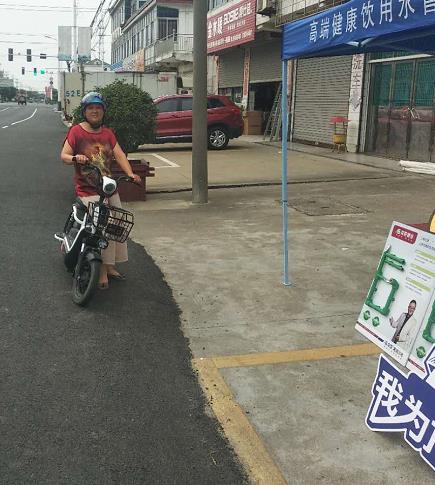 龍勝管海安運營中心助力“一盔一帶”，贈千頂安全盔以踐行社會責任