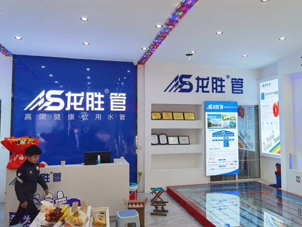 看了日豐專賣店效果圖后，感覺龍勝管的專賣店更好看??！